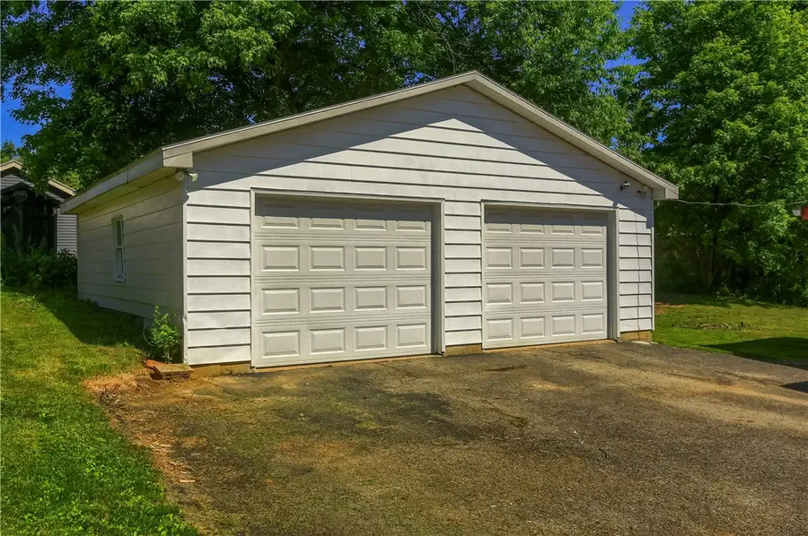 1919 Mercer Rd, Ellwood City, PA 16117 - #3