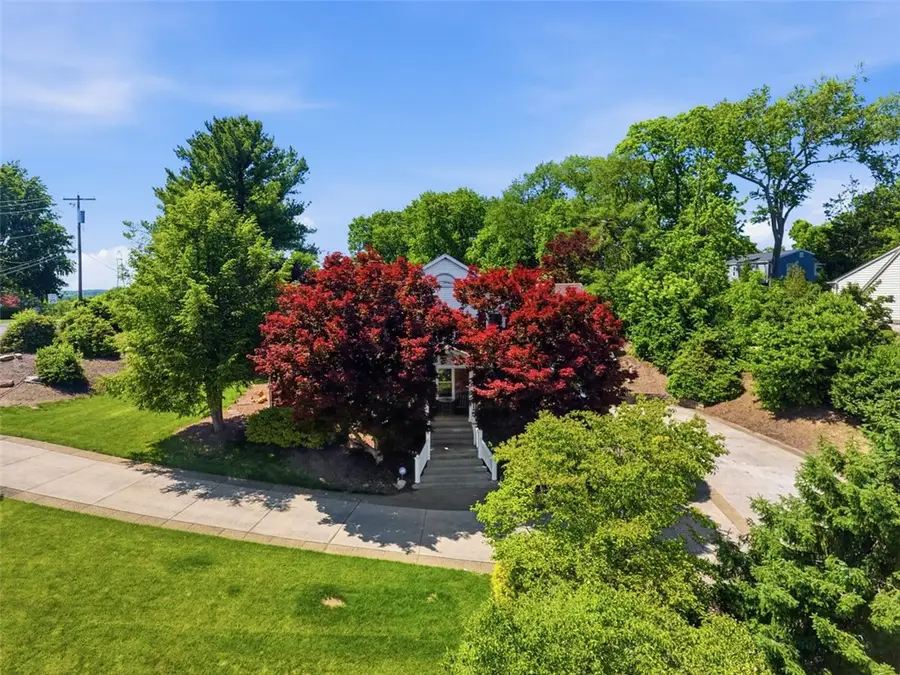 2358 Golfview Dr, Pittsburgh, PA 15241 - #2