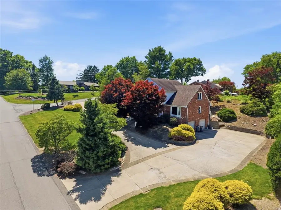 2358 Golfview Dr, Pittsburgh, PA 15241 - #3