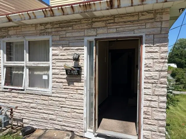 936 Meadow Ave, Charleroi, PA 15022 - #2
