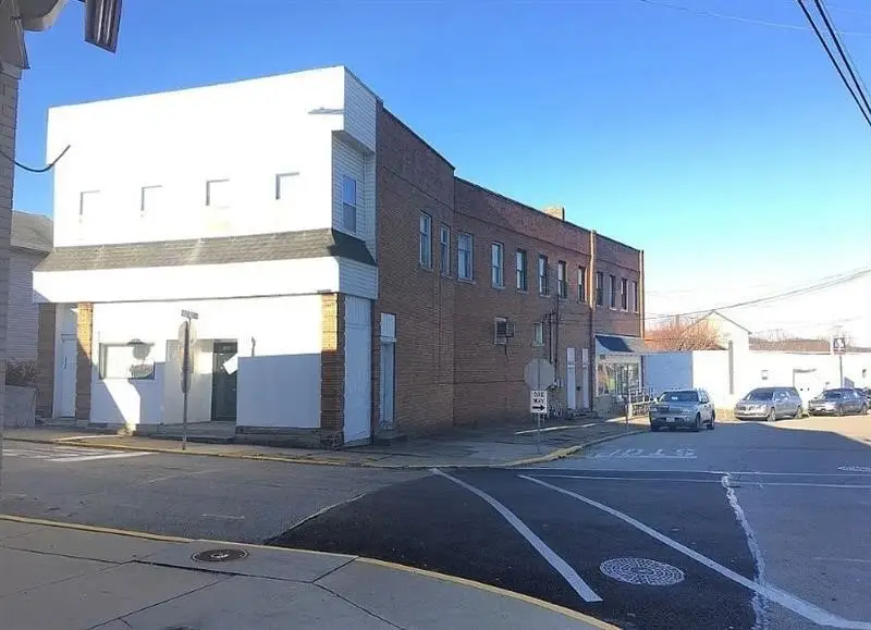 300 Longfellow St, Vandergrift, PA 15690 - #1
