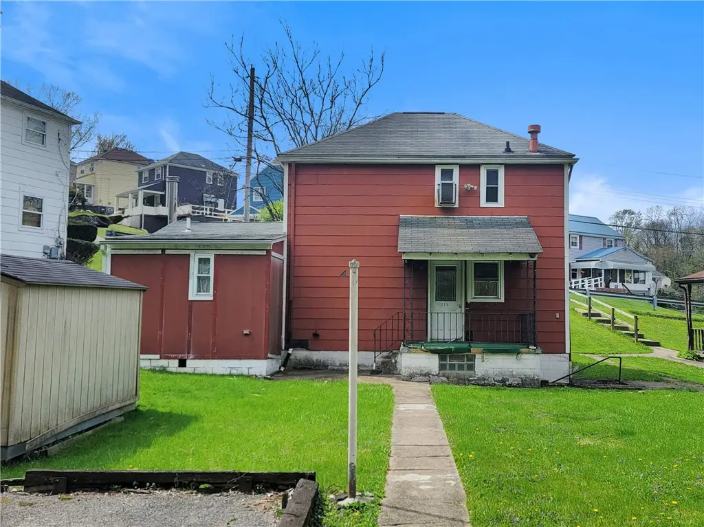 725 East Dr, Clairton, PA 15025 - #1