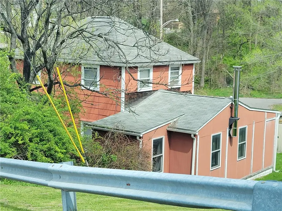 725 East Dr, Clairton, PA 15025 - #3