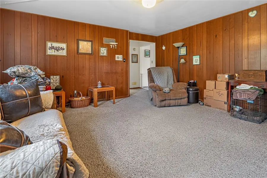 37 Millersdale Rd, Jeannette, PA 15644 - #3