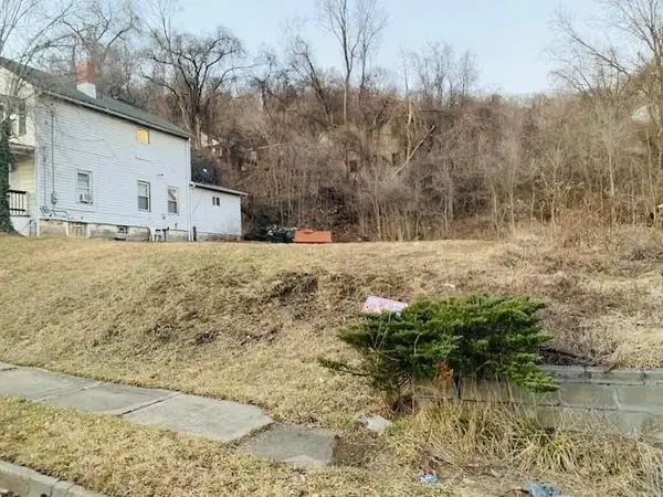 345 Penn Ave, Midland, PA 15059