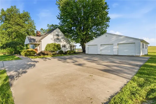 306 Drake Rd, Mercer, PA 16137