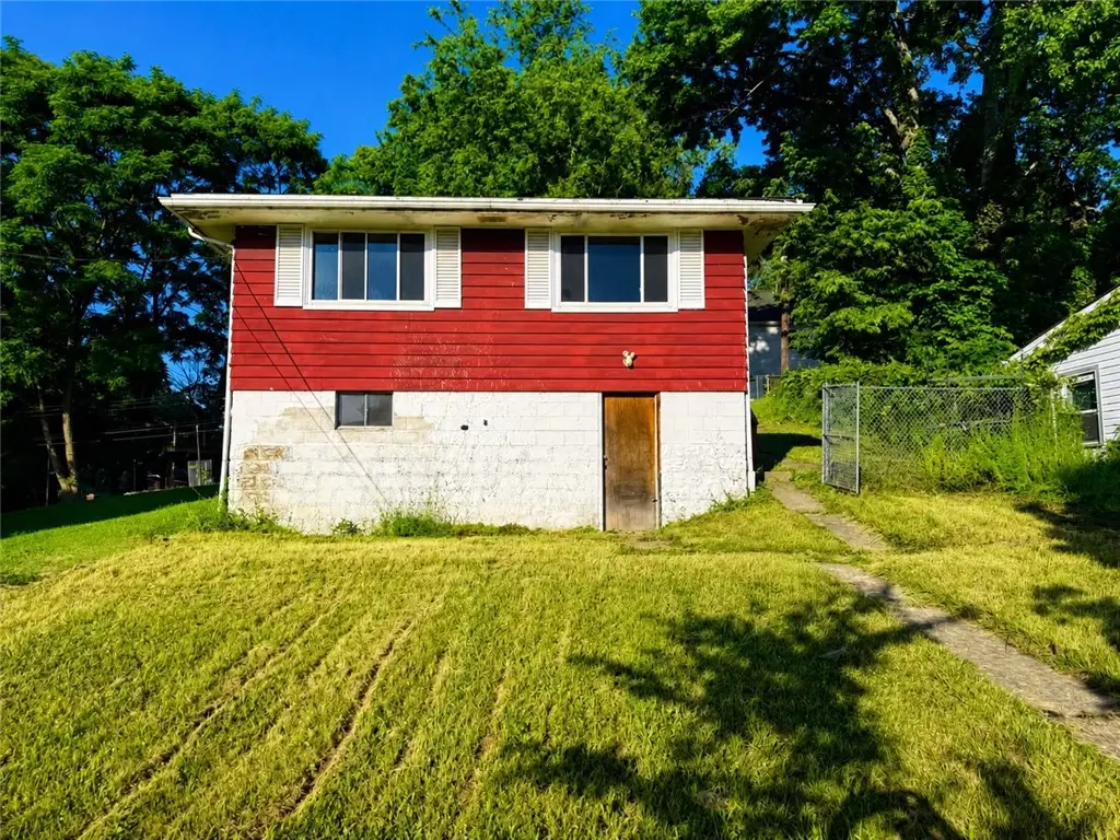 2011 Valley St, West Mifflin, PA 15122 - #1
