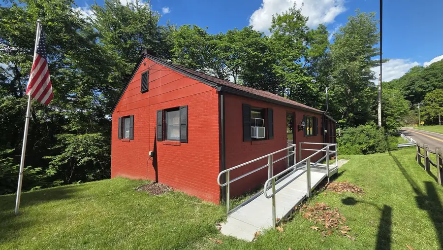 411 La Belle Vue Road, Vandergrift, PA 15690 - #3