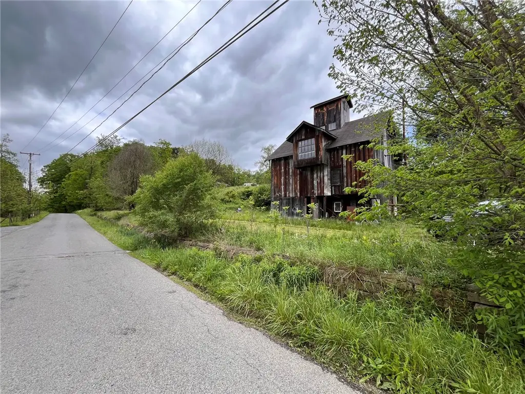 4448-4450 Hollow Road, New Castle, PA 16101 - #1