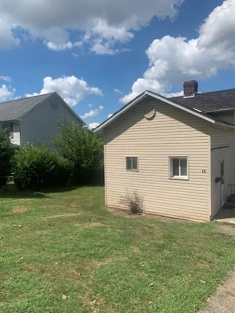 11 Ivy Ln, Pittsburgh, PA 15236