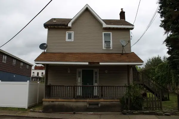 222 James E Wolfe St, Tarentum, PA 15084