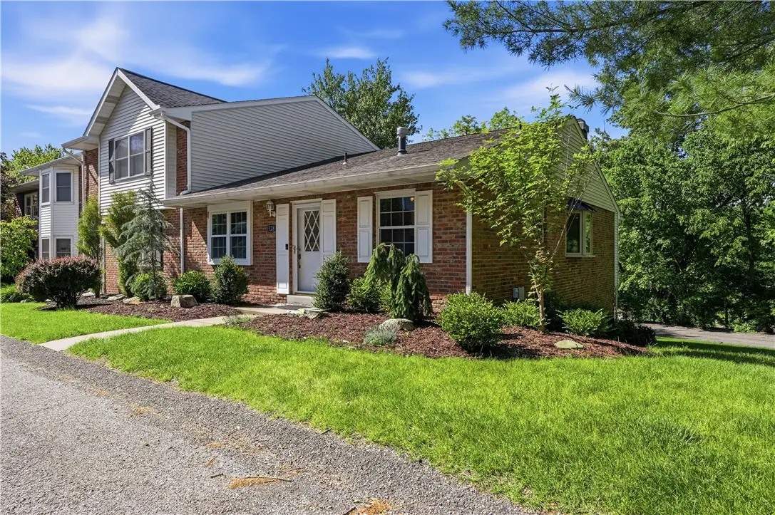 1328 Quail Run Cir, Bethel Park, PA 15102 - #1