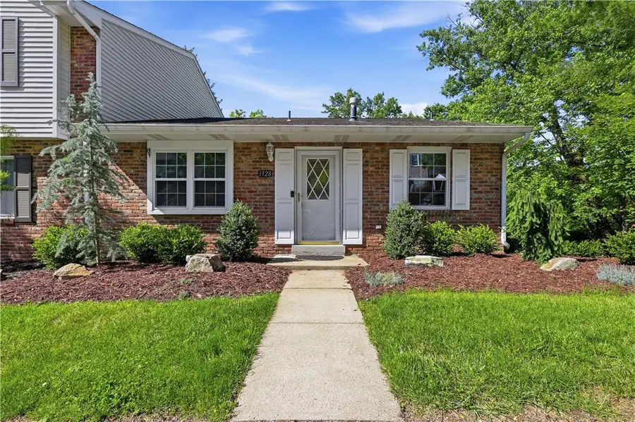 1328 Quail Run Cir, Bethel Park, PA 15102 - #2