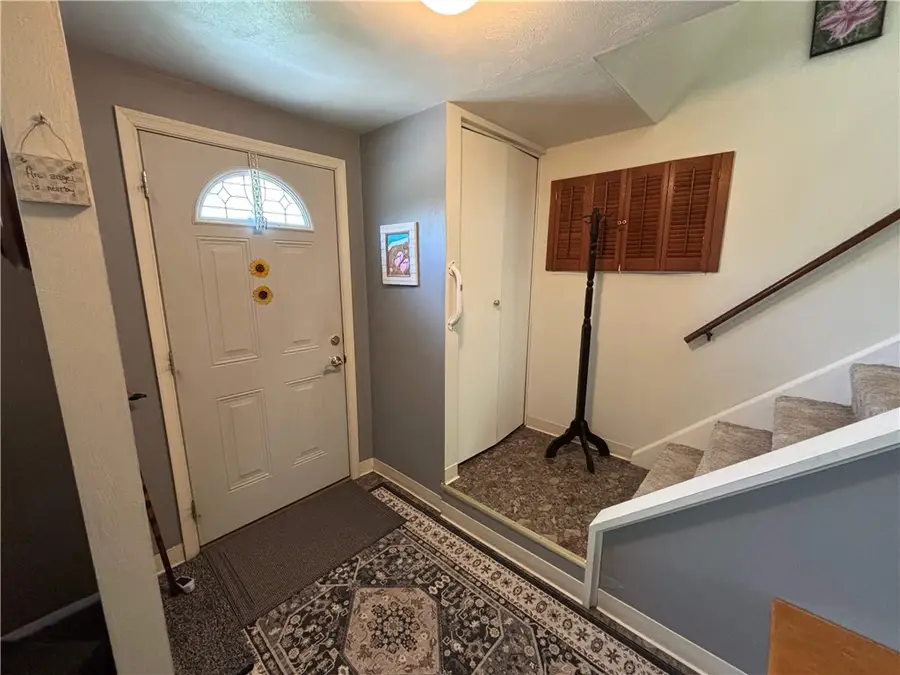 537 Invicta Dr, Pittsburgh, PA 15235 - #2