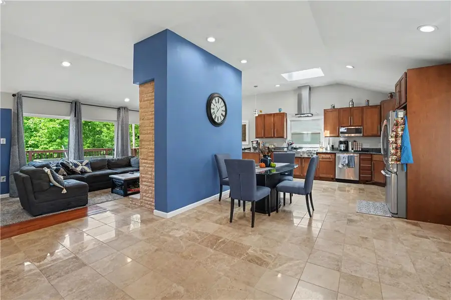 3466 Ridgewood Dr, Pittsburgh, PA 15235 - #2