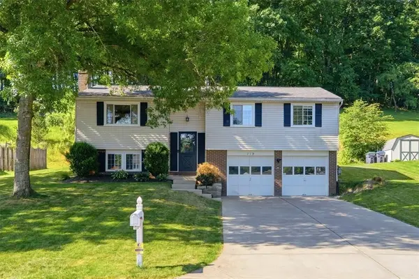 719 Skyview Dr, Cranberry Twp, PA 16066