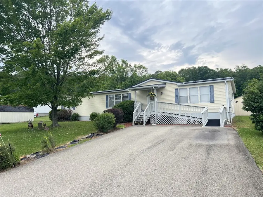 101 Arlene St, Hopwood, PA 15445 - #2