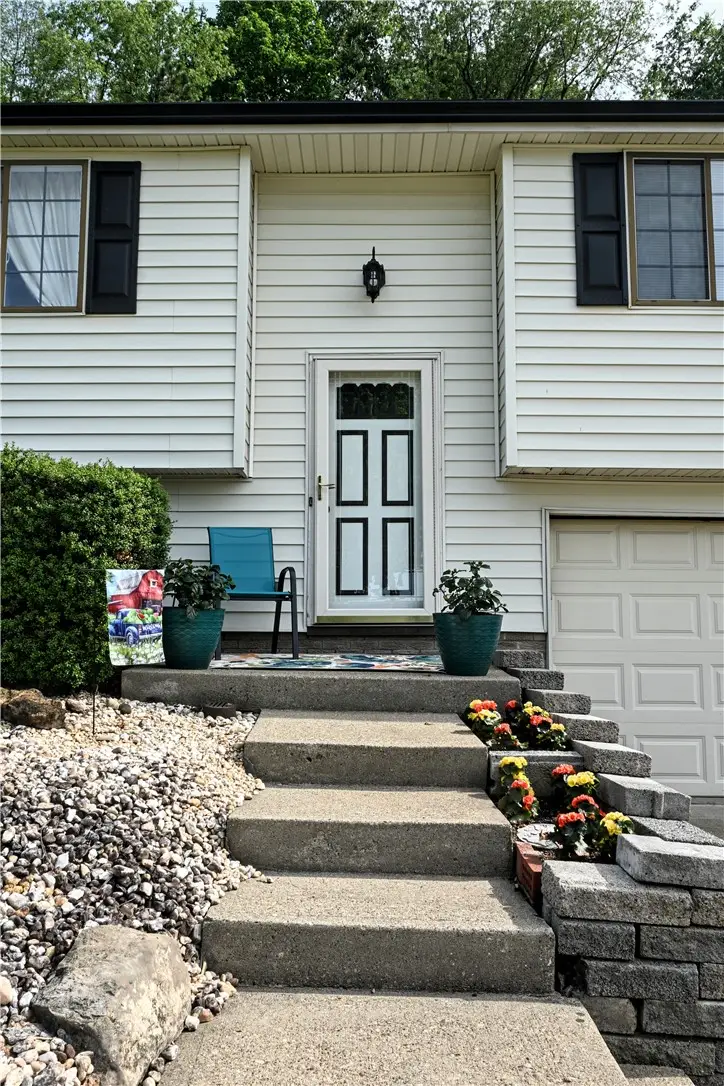 1264 Armstrong Dr, South Park, PA 15129 - #2