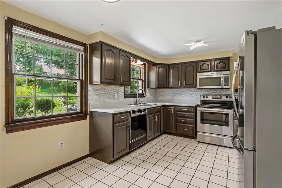 6111 Great Dane Dr, Bethel Park, PA 15102 - #3