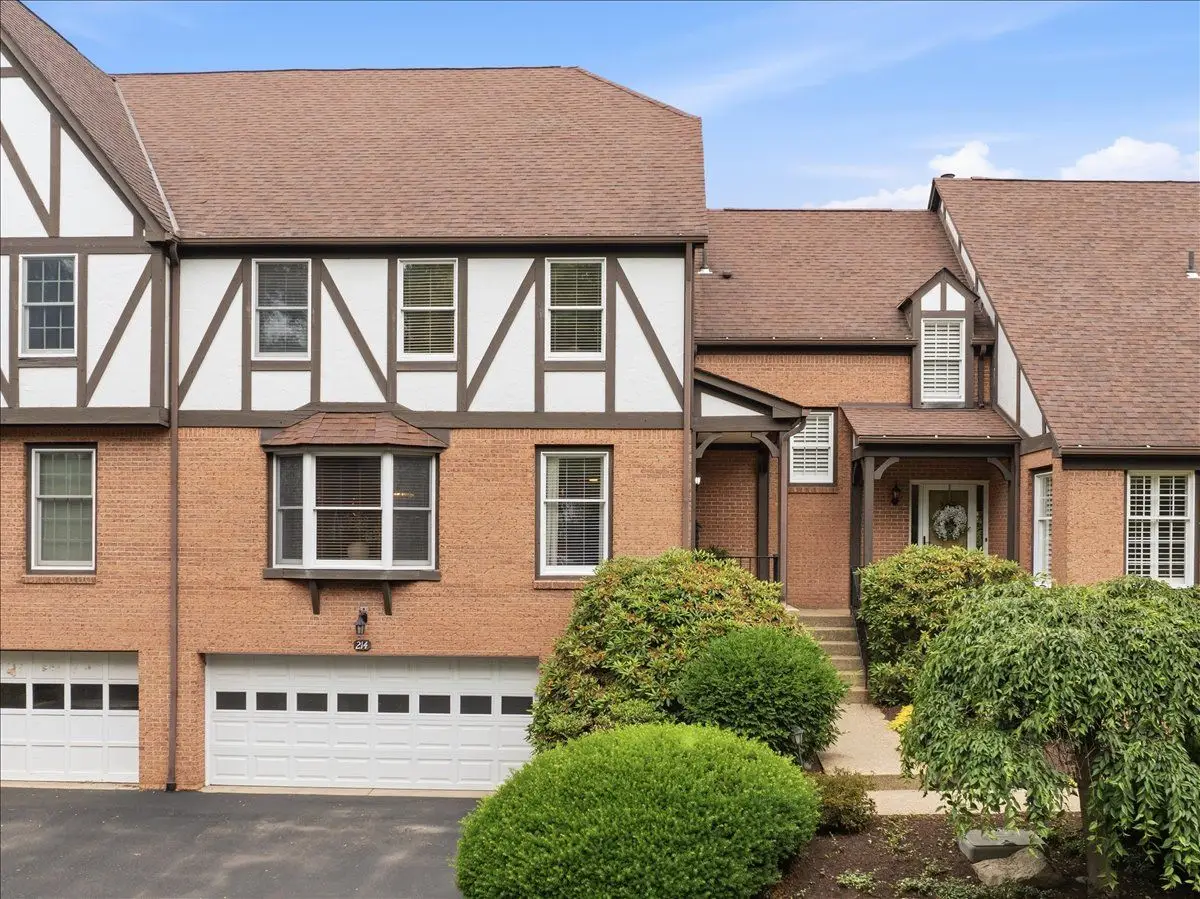 214 Thornberry Circle, Pittsburgh, PA 15234 - #1
