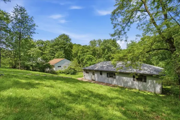 216 Magill Road, Zelienople, PA 16063