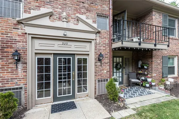 920 Margarite Dr #J, Pittsburgh, PA 15216