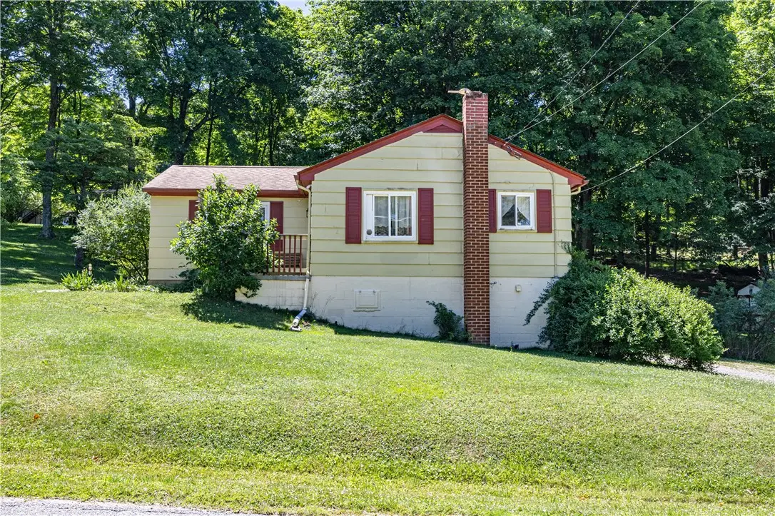 150 Maple Dr, New Kensington, PA 15068 - #1