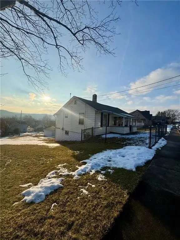 380 Monroe Ave, Leechburg, PA 15656