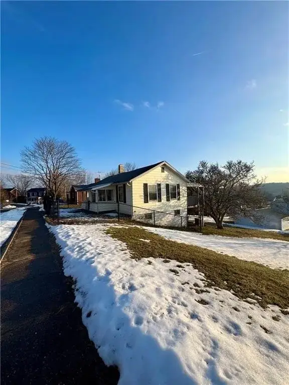 380 Monroe Ave, Leechburg, PA 15656 - #2