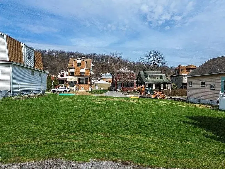 212 Russellwood Ave, Stowe, PA 15136 - #2