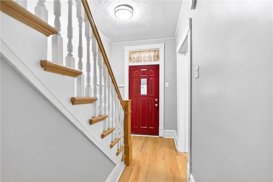 410 Kendall St, Coraopolis, PA 15108 - #3