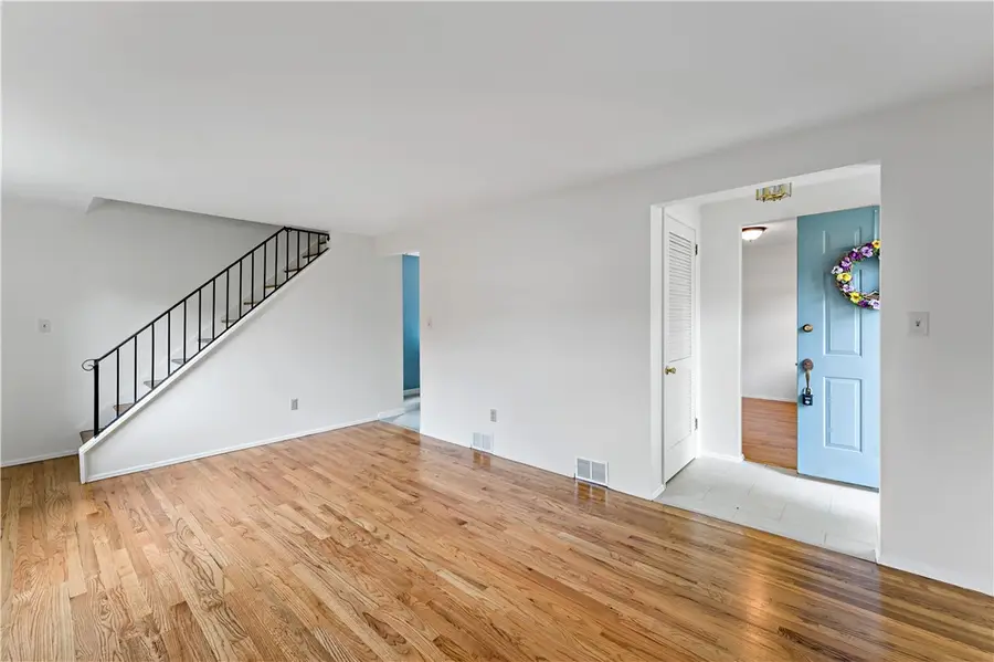212 Mardi Gras Dr, Pittsburgh, PA 15239 - #3