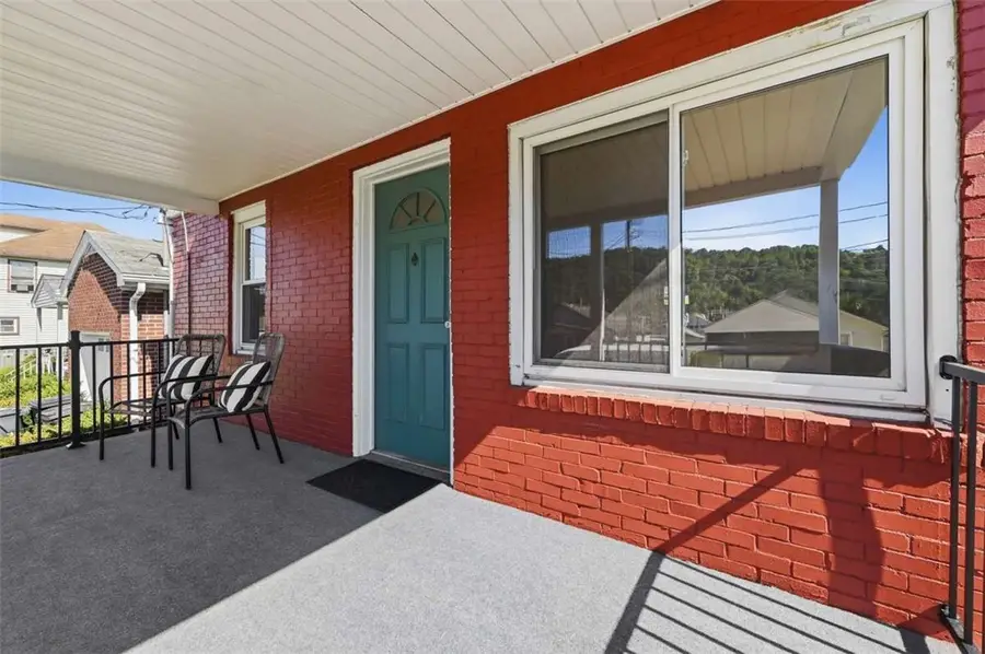 531 Grant St, Springdale, PA 15144 - #3