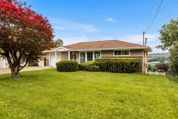 1540 Oneida Dr, Jefferson Hills, PA 15025