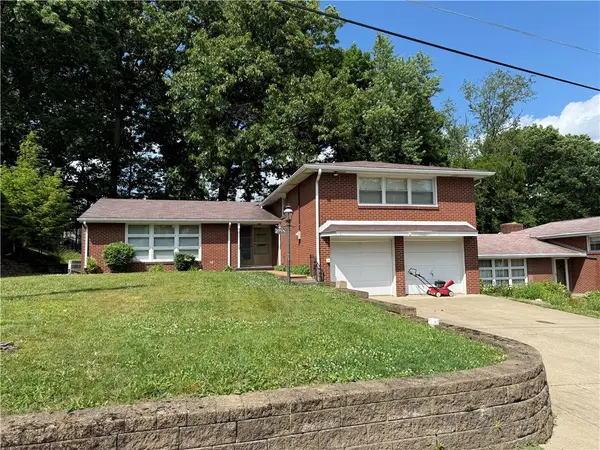 2753 Valleyview Dr, New Kensington, PA 15068