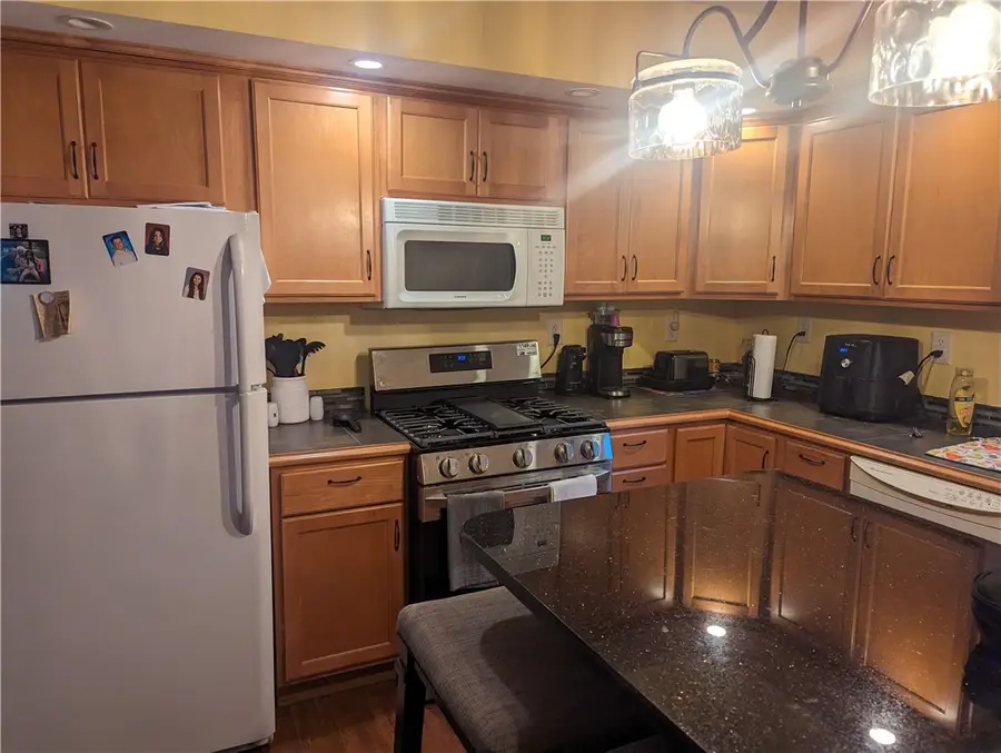 254 Fairmont Dr, Hermitage, PA 16148 - #2
