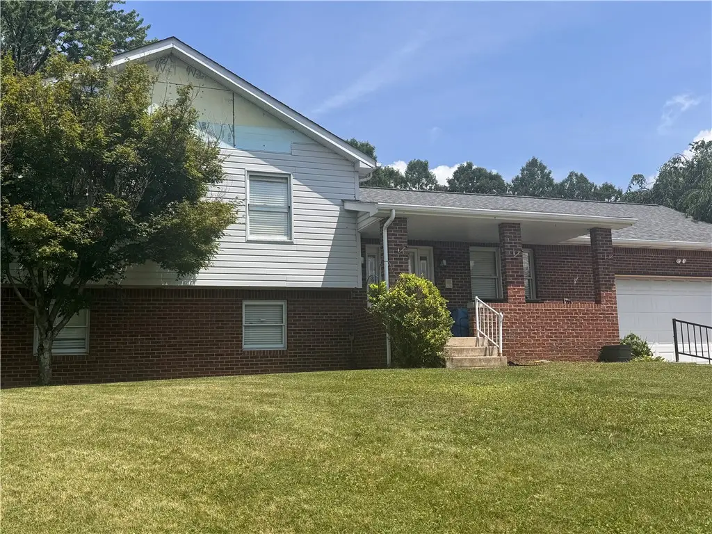 1308 Mckinley Dr, Clairton, PA 15025 - #1