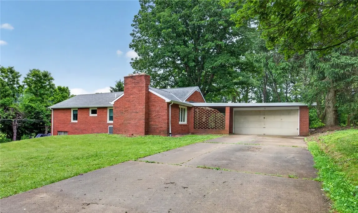 5 Seneca Dr, Finleyville, PA 15332 - #1