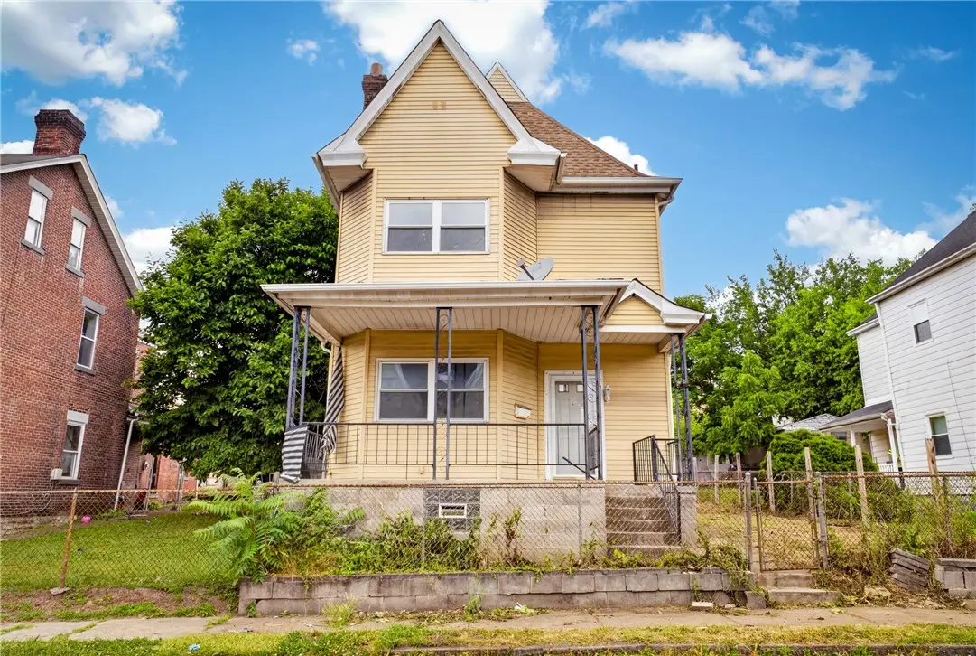 906 1st St, McKees Rocks, PA 15136 - #1