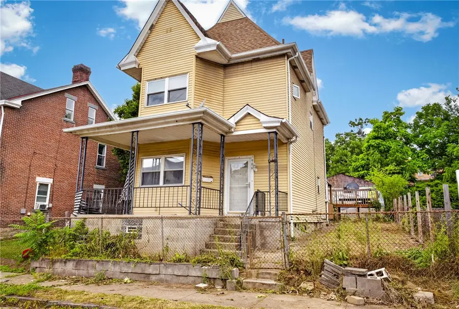 906 1st St, McKees Rocks, PA 15136 - #2