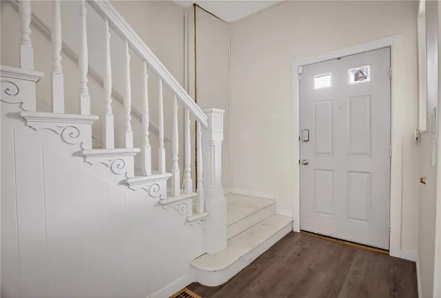 906 1st St, McKees Rocks, PA 15136 - #3