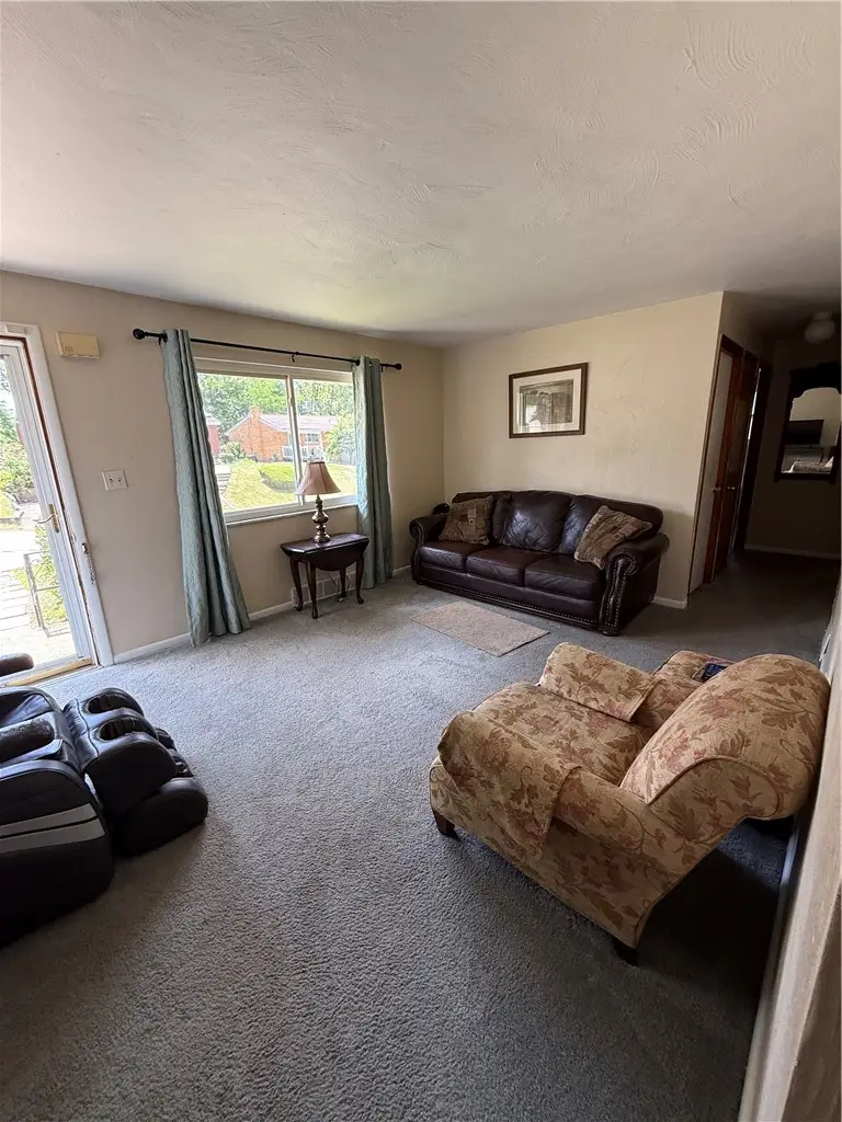 572 Guylyn Dr, Pittsburgh, PA 15235 - #3
