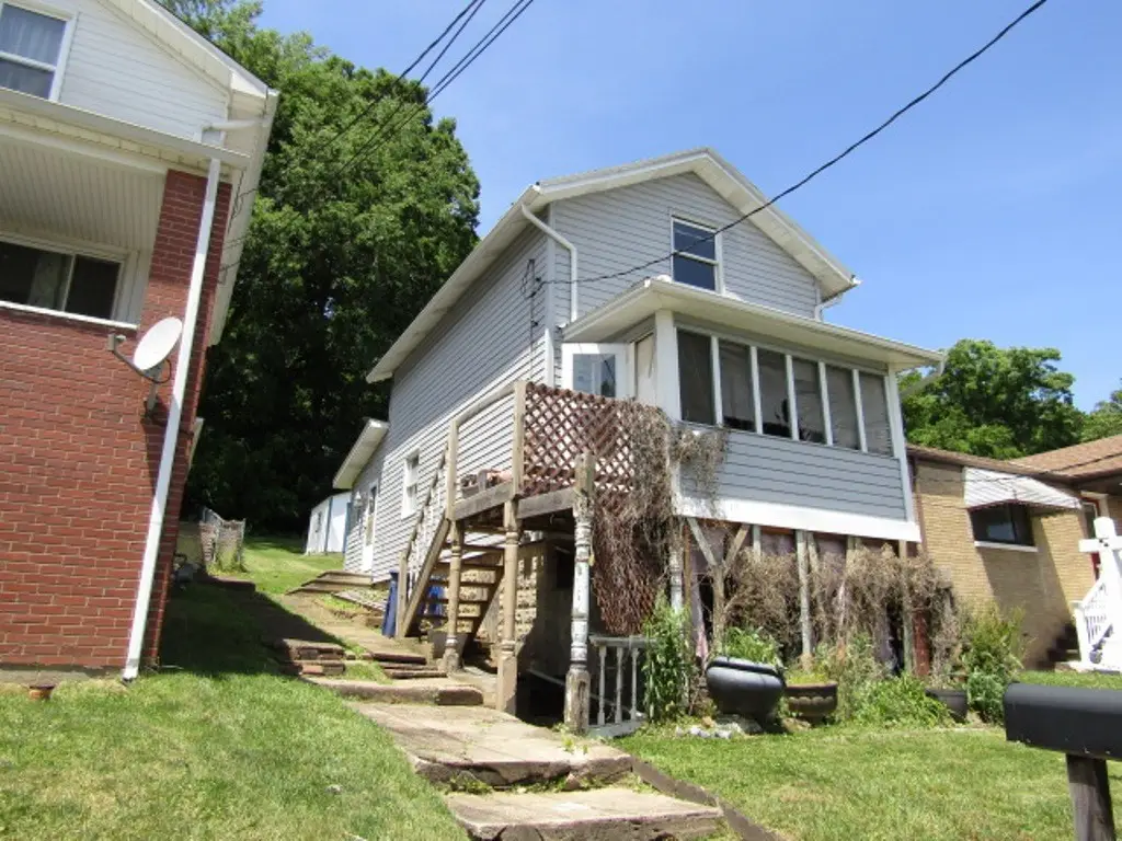 215 Patterson Ave, Bridgeville, PA 15017 - #1