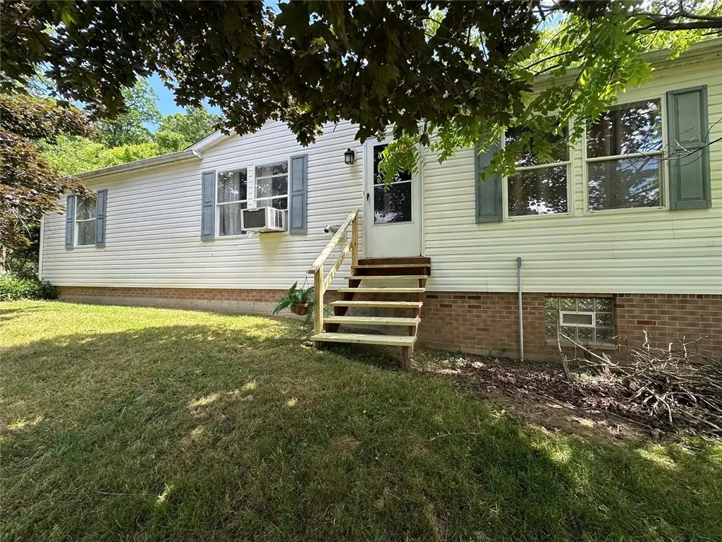 106 Plum Dr, Apollo, PA 15613 - #1