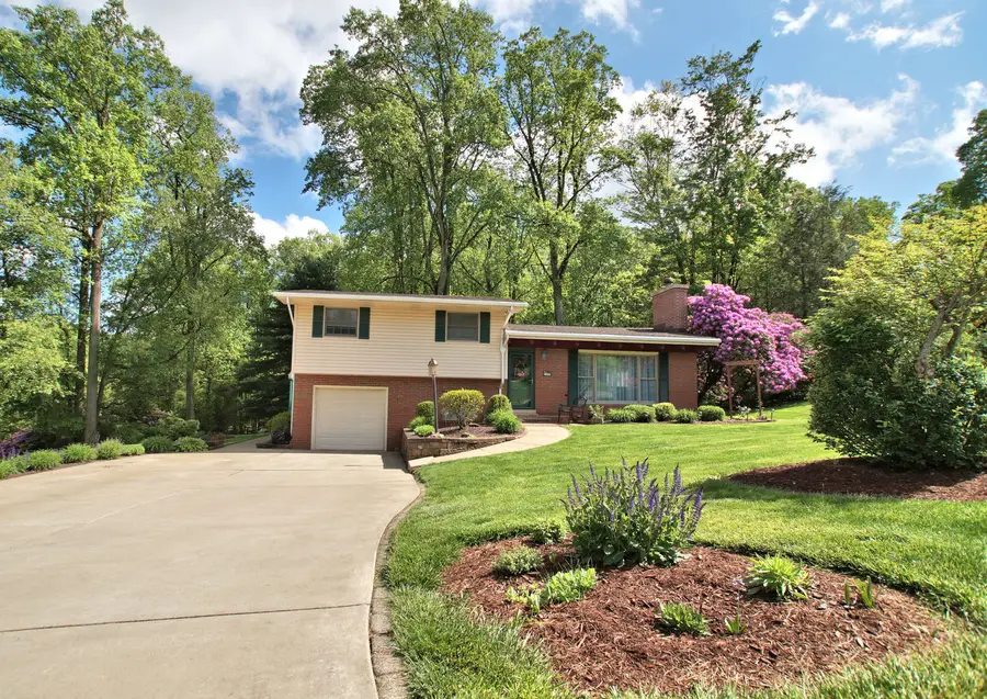 310 North Drive, Jeannette, PA 15644 - #2