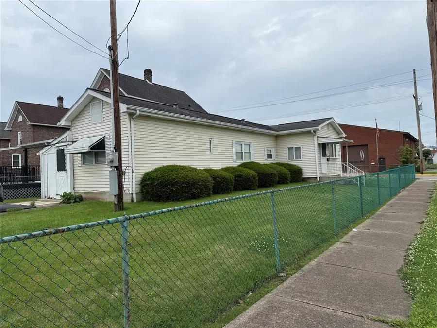 343 Oak St, Latrobe, PA 15650 - #3