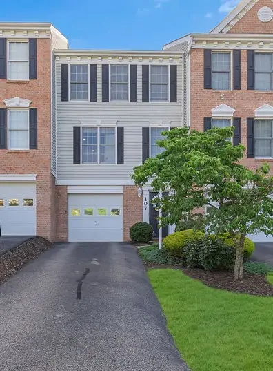 107 Castle View Dr, Mckees Rocks, PA 15136