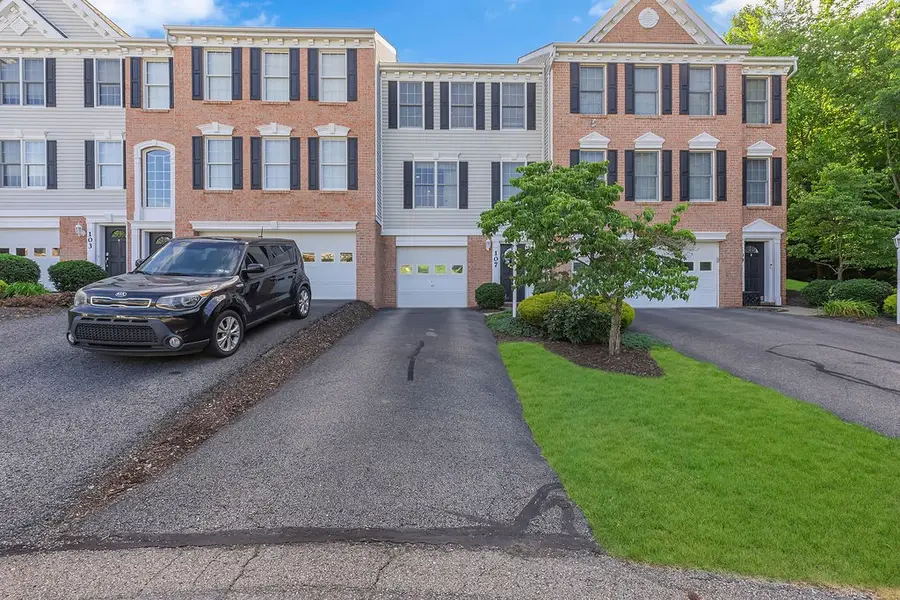 107 Castle View Dr, McKees Rocks, PA 15136 - #2