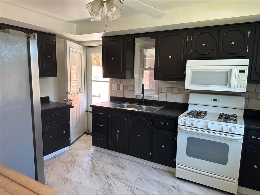 116 Knox St, Bridgeville, PA 15017 - #3