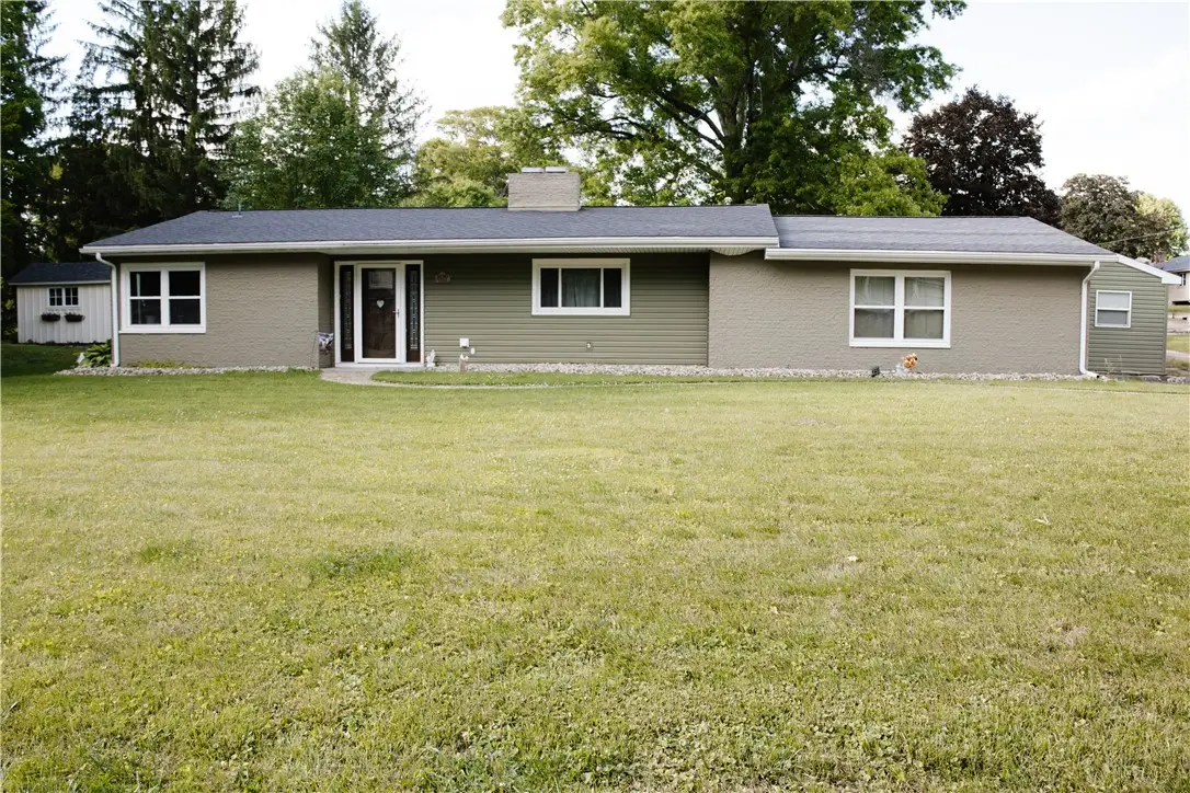 809 E Pine St, Grove City, PA 16127 - #1
